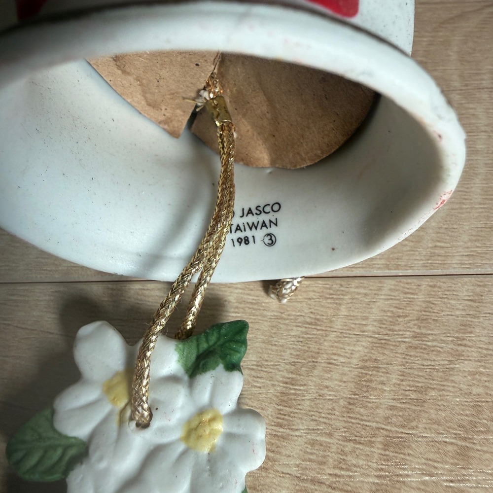 Vintage 1981 Jasco Strawberry Porcelain Bell Ornament White Floral Cottagecore - Picture 4 of 4